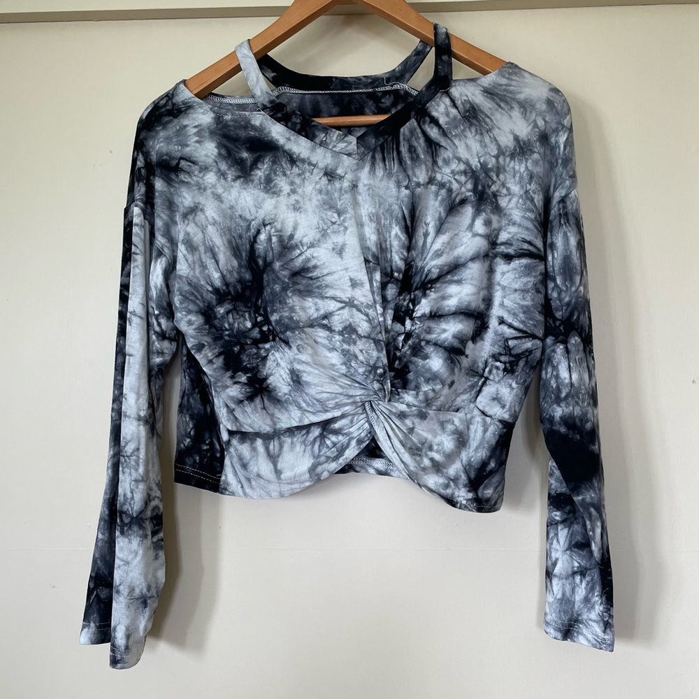 Suuuper Soft Tie-Dye Long Sleeve Crop Top